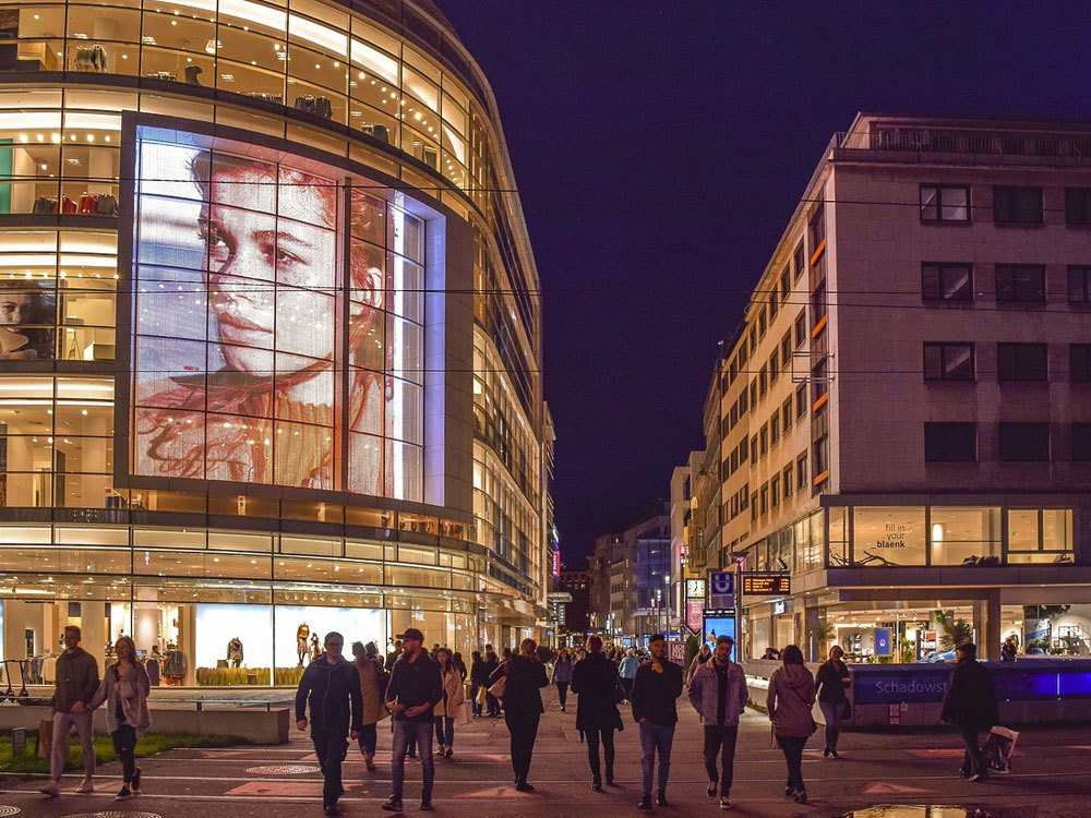 誠信正直、緊貼市(shì)場(chǎng)、成就(jiù)客戶、持續創新